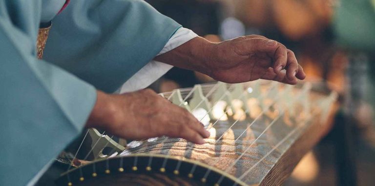 fingers on koto