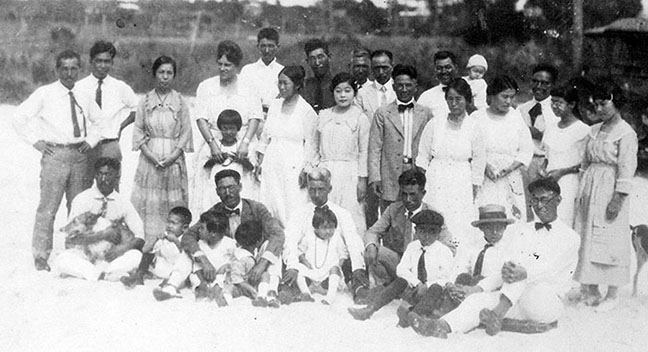 27) Group of Yamato colonists at the beach, photo, ca. 1922-1923