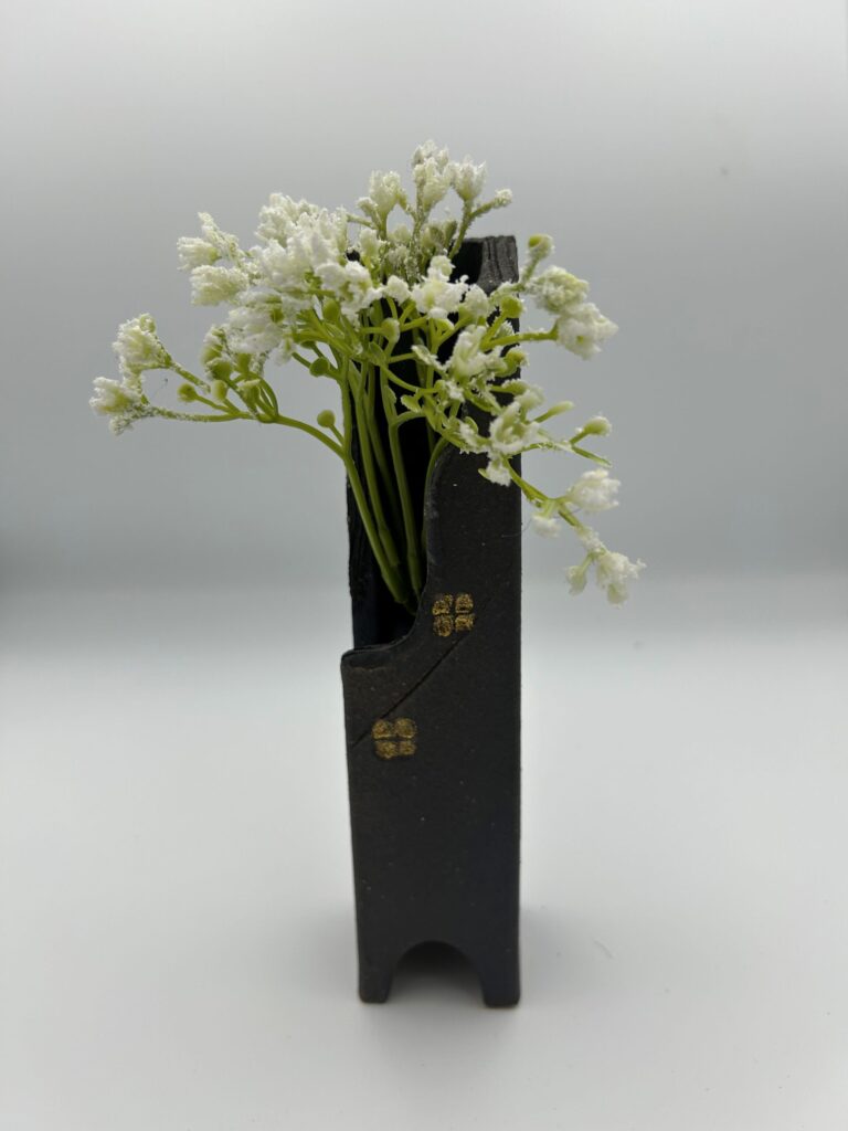 Shigaraki Vase Gold Flower - Image 2