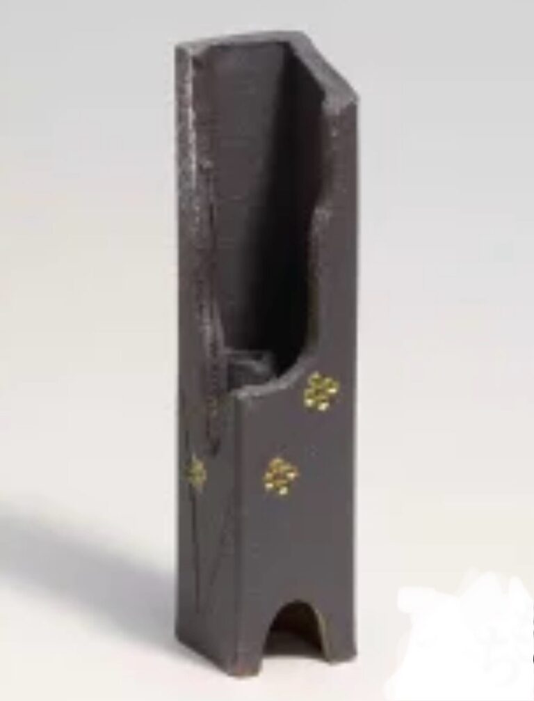 Shigaraki Vase Gold Flower